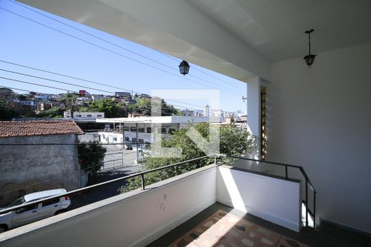 Varanda da Sala de casa para alugar com 4 quartos, 150m² em Carlos Prates, Belo Horizonte