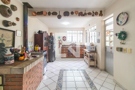 Cozinha de casa à venda com 3 quartos, 400m² em Santa Tereza, Porto Alegre