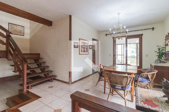 Sala de casa à venda com 3 quartos, 400m² em Santa Tereza, Porto Alegre