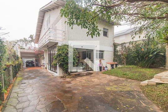 Quintal de casa à venda com 3 quartos, 400m² em Santa Tereza, Porto Alegre