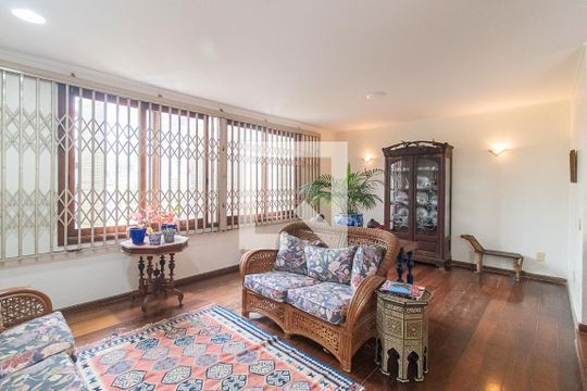 Sala de casa à venda com 3 quartos, 400m² em Santa Tereza, Porto Alegre