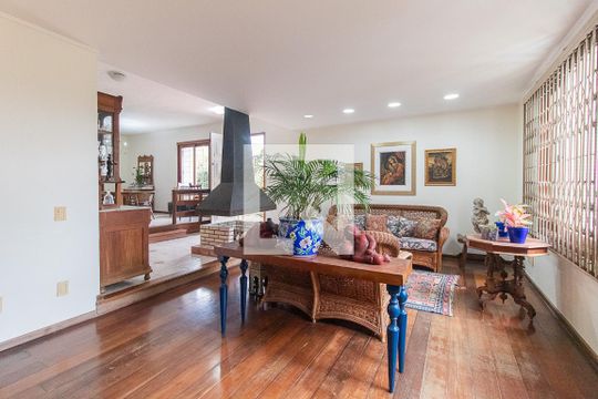 Sala de casa à venda com 3 quartos, 400m² em Santa Tereza, Porto Alegre