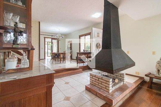 Sala de casa à venda com 3 quartos, 400m² em Santa Tereza, Porto Alegre