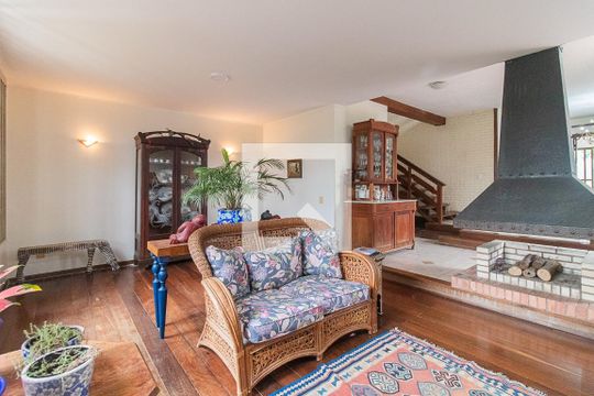 Sala de casa à venda com 3 quartos, 400m² em Santa Tereza, Porto Alegre