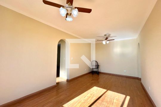 Sala de apartamento para alugar com 3 quartos, 66m² em Jardim Oriental, São Paulo