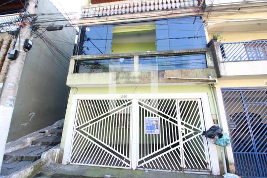 Fachada de casa para alugar com 1 quarto, 55m² em Bandeiras, Osasco