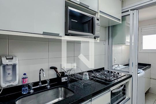 Cozinha de apartamento para alugar com 1 quarto, 52m² em Vila Regente Feijó, São Paulo