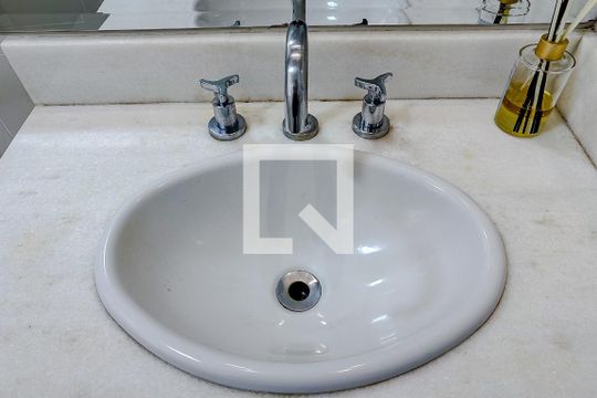 Banheiro de apartamento para alugar com 1 quarto, 52m² em Vila Regente Feijó, São Paulo