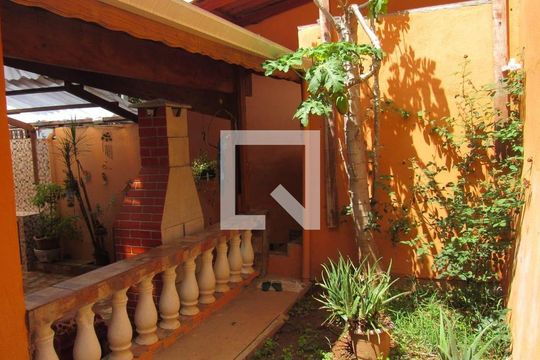 Casa à venda com 4 quartos, 200m² em Vila Pereira Barreto, São Paulo