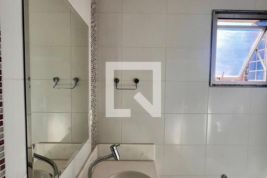 Banheiro de apartamento à venda com 1 quarto, 55m² em Centro, Campinas