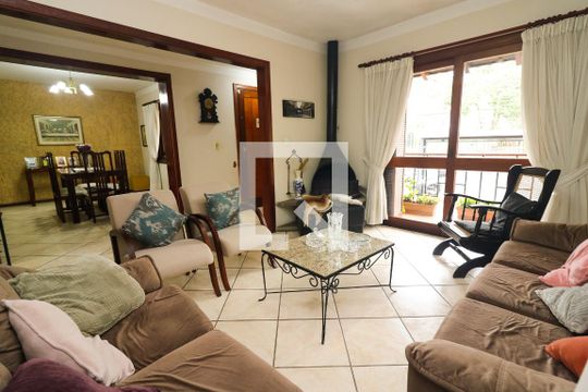 Sala de casa à venda com 3 quartos, 287m² em Tristeza, Porto Alegre
