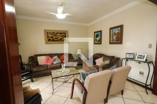 Sala de casa à venda com 3 quartos, 287m² em Tristeza, Porto Alegre