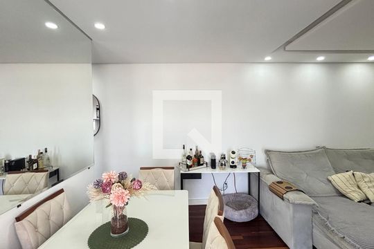 Sala  de apartamento para alugar com 3 quartos, 80m² em Santa Terezinha, Santo André