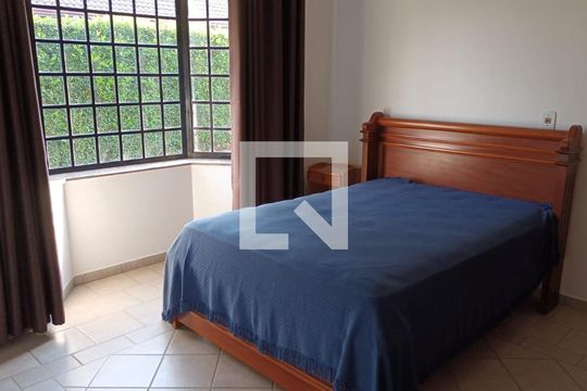 Quarto 3 de casa de condomínio para alugar com 4 quartos, 336m² em Condomínio Estância Marambaia, Vinhedo