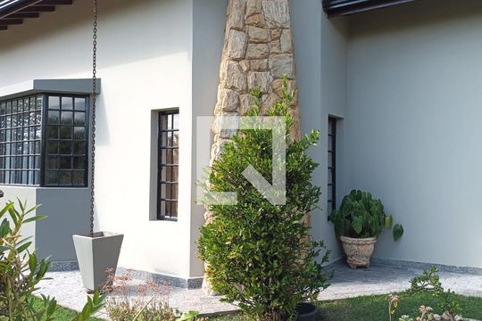 Fachada de casa de condomínio para alugar com 4 quartos, 336m² em Condomínio Estância Marambaia, Vinhedo