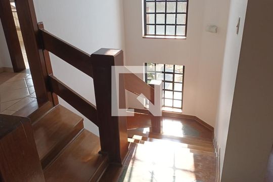 Acesso de casa de condomínio para alugar com 4 quartos, 336m² em Condomínio Estância Marambaia, Vinhedo