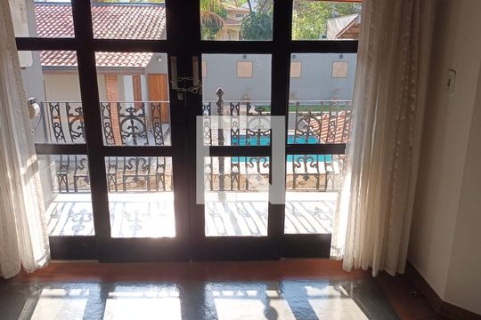 Acesso de casa de condomínio para alugar com 4 quartos, 336m² em Condomínio Estância Marambaia, Vinhedo
