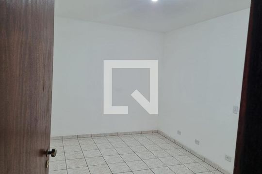 Quarto 2 de casa para alugar com 2 quartos, 50m² em Jardim Maria Virginia, São Paulo