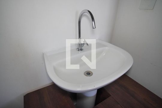 Banheiro Social de apartamento à venda com 2 quartos, 60m² em Jardim Carvalho, Porto Alegre