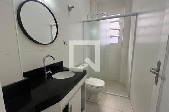 Banheiro de apartamento para alugar com 1 quarto, 48m² em Boqueirão, Santos