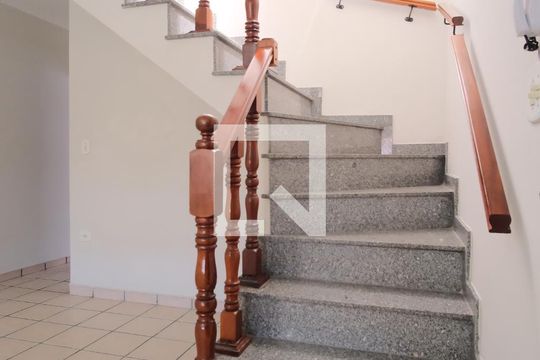 Escada de casa à venda com 3 quartos, 200m² em Vila Mafra, São Paulo