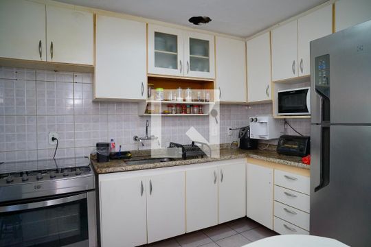 Cozinha de apartamento à venda com 3 quartos, 130m² em Badu, Niterói