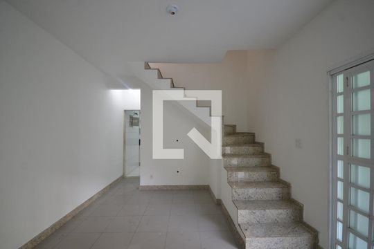 Sala de casa para alugar com 2 quartos, 100m² em Campo Grande, Rio de Janeiro