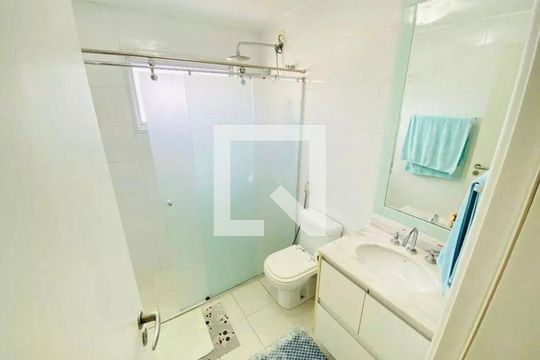 Banheiro de apartamento para alugar com 3 quartos, 111m² em Jardim Tres Marias, Guarujá