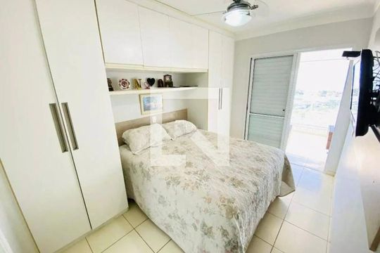 Quarto de apartamento para alugar com 3 quartos, 111m² em Jardim Tres Marias, Guarujá