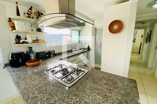Cozinha de apartamento para alugar com 3 quartos, 111m² em Jardim Tres Marias, Guarujá