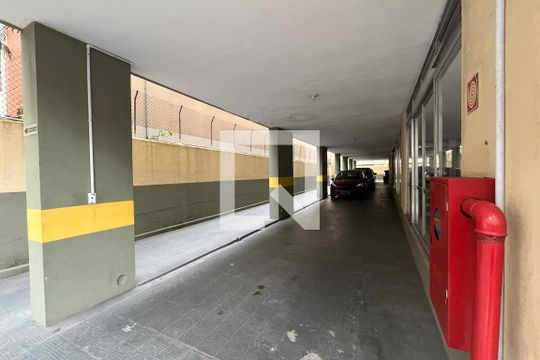 Garagem de apartamento para alugar com 1 quarto, 66m² em Orquidario, Santos
