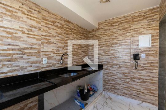 Cozinha de apartamento para alugar com 2 quartos, 48m² em São João Batista, Belo Horizonte