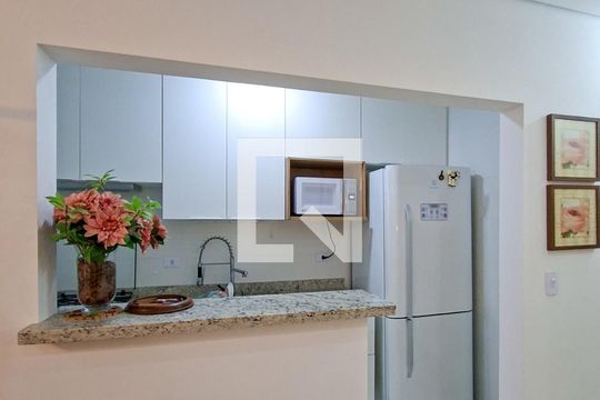 Cozinha de apartamento para alugar com 2 quartos, 63m² em Vila Caiçara, Praia Grande