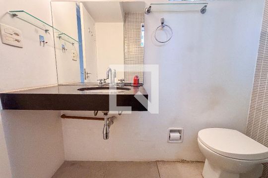 Banheiro de apartamento à venda com 1 quarto, 45m² em Cerqueira César, São Paulo