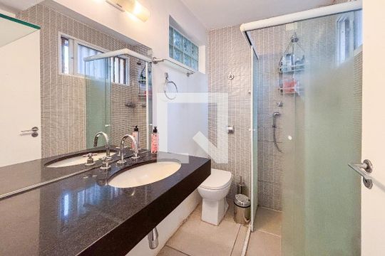 Banheiro de apartamento à venda com 1 quarto, 45m² em Cerqueira César, São Paulo