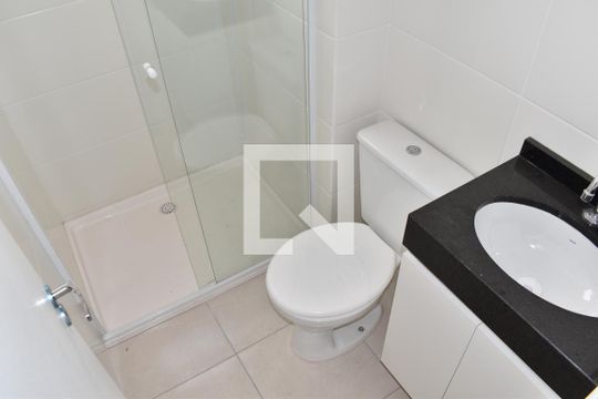 Banheiro de apartamento à venda com 2 quartos, 45m² em Santa Cândida, Curitiba