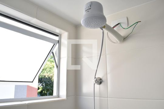 Banheiro de apartamento à venda com 2 quartos, 45m² em Santa Cândida, Curitiba