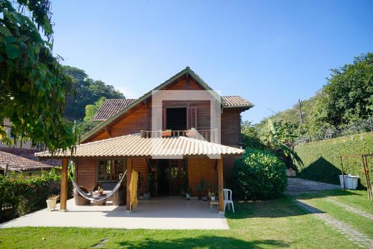 Fachada de casa de condomínio para alugar com 4 quartos, 174m² em  Pendotiba, Niterói