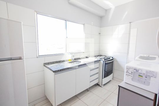 Cozinha de apartamento para alugar com 2 quartos, 60m² em Santa Mônica, Uberlândia