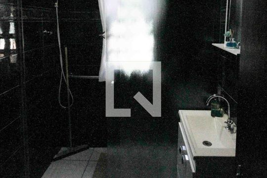 Banheiro da Suíte de casa à venda com 2 quartos, 140m² em Jardim Vila Formosa, São Paulo