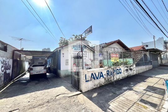 Fachada de casa para alugar com 2 quartos, 280m² em Jardim Itacolomi, São Paulo