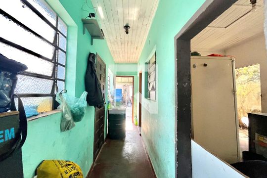 Corredor de casa para alugar com 2 quartos, 280m² em Jardim Itacolomi, São Paulo