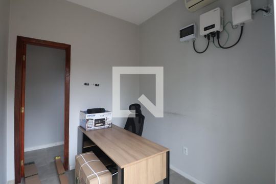 Escritório de casa à venda com 3 quartos, 73m² em Centro, Canoas