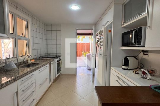 Cozinha de casa de condomínio à venda com 3 quartos, 132m² em Jardim Nova Europa, Campinas