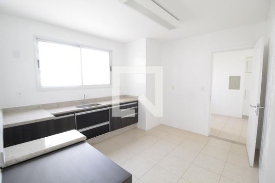Cozinha de apartamento para alugar com 3 quartos, 180m² em Osvaldo Rezende, Uberlândia