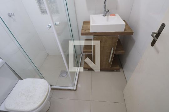 Banheiro de apartamento à venda com 2 quartos, 40m² em Guajuviras, Canoas