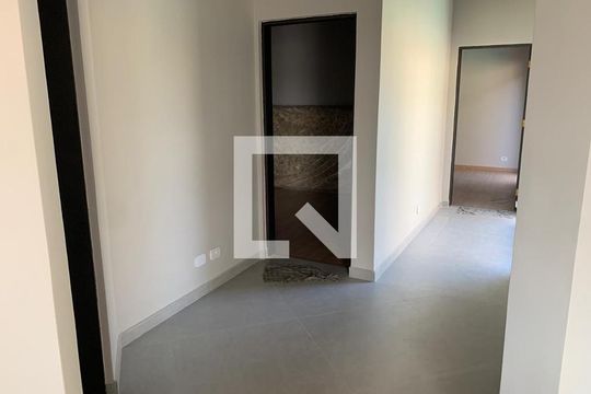 Corredor de casa de condomínio para alugar com 3 quartos, 380m² em Aruã, Mogi das Cruzes