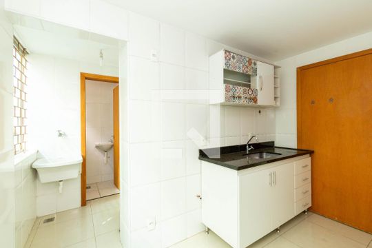 Cozinha de apartamento à venda com 3 quartos, 81m² em Carlos Prates, Belo Horizonte