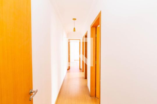 Corredor de apartamento à venda com 3 quartos, 81m² em Carlos Prates, Belo Horizonte