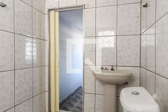 Banheiro de casa para alugar com 3 quartos, 100m² em Parque Guarani, São Paulo